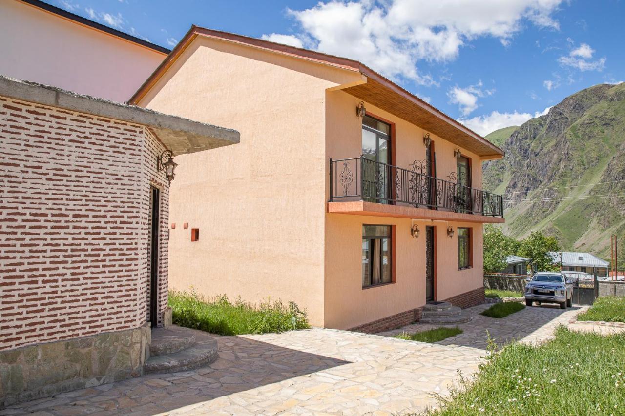 Cliff House Hotel Kazbegi Exterior foto